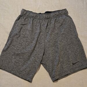 Nike Men's Gray Athletic Shorts Medium